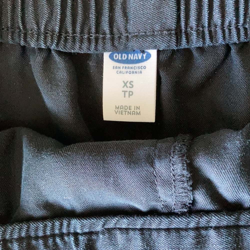 Old Navy drawstring shorts 🩳 - Picture 3 of 4